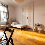 Hostel Trzy Kafki Private