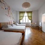 Хостел Trzy Kafki Private *