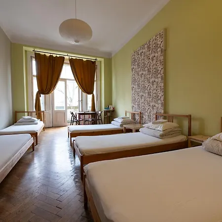 Hostal Trzy Kafki Private