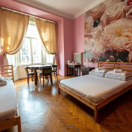 Trzy Kafki Private Hostal *