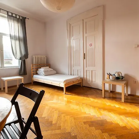 Hostal Trzy Kafki Private