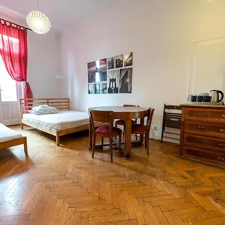 Trzy Kafki Private Hostal *