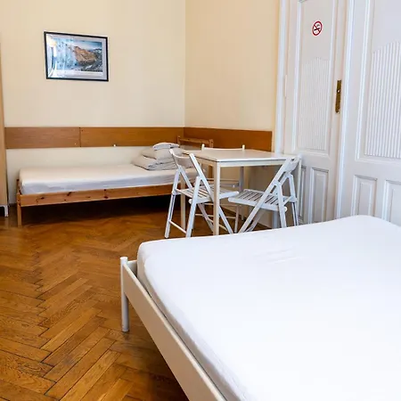 Trzy Kafki Private Hostal *